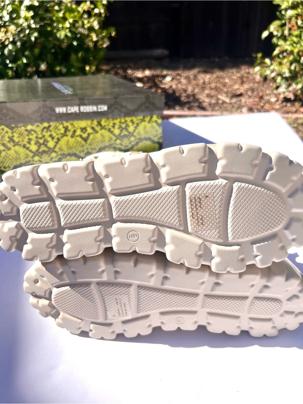 Chunky Platform Combat
Boots w/Silver Chains in Off White/Cream; Military Grunge - Picture 15 of 15